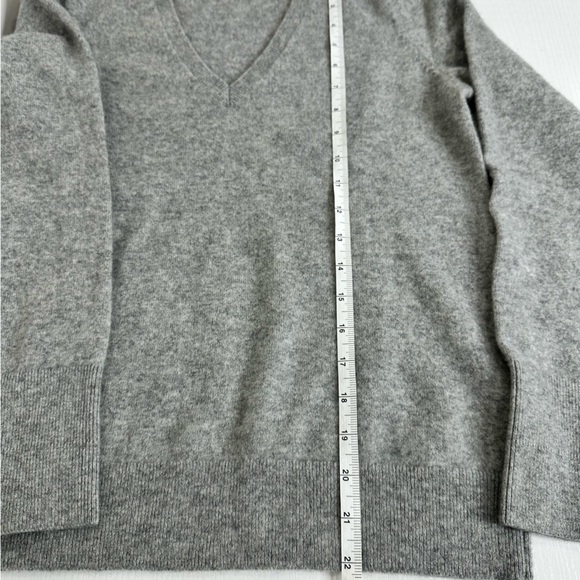 Everlane Women’s V-Neck Cashmere Sweater Size Small - Picture 9 of 10